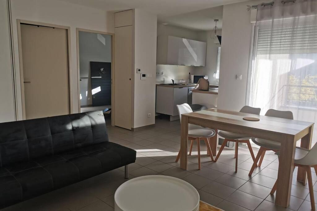 Appartement T2 Accessible Pmr Avec Terrasse Et Garage Onet-le-Château Buitenkant foto